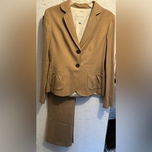 Banana Republic Wool Stretch Suit Size 6-Tan